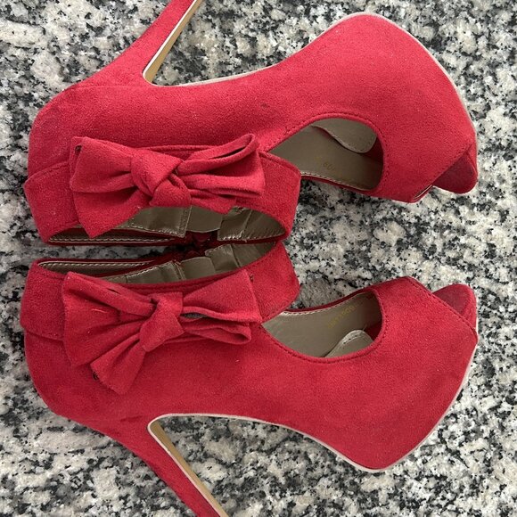 Women's Stiletto Red Suede Heels - Picture 14 of 15